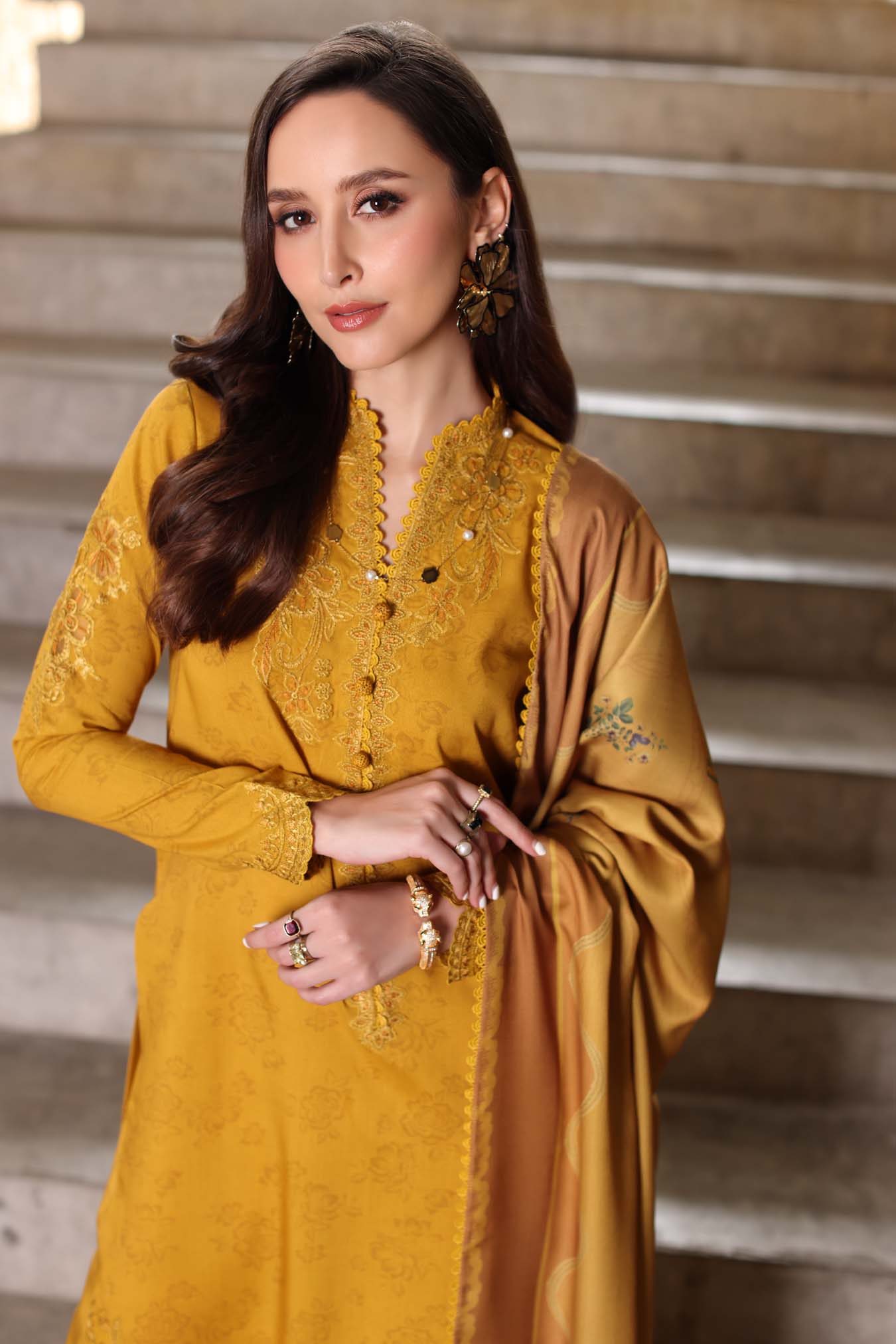 sadia asad  Linen