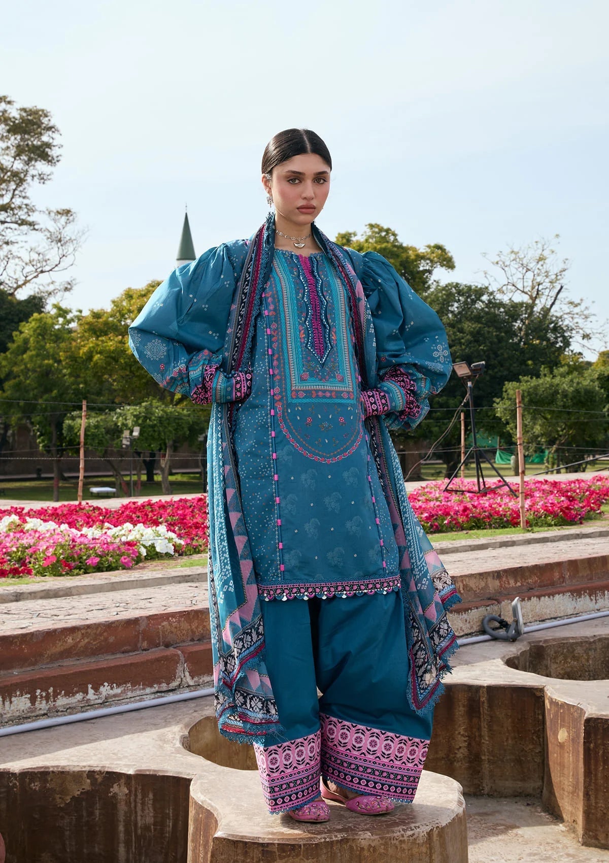 Kahf print lawn with chiffon dupatta