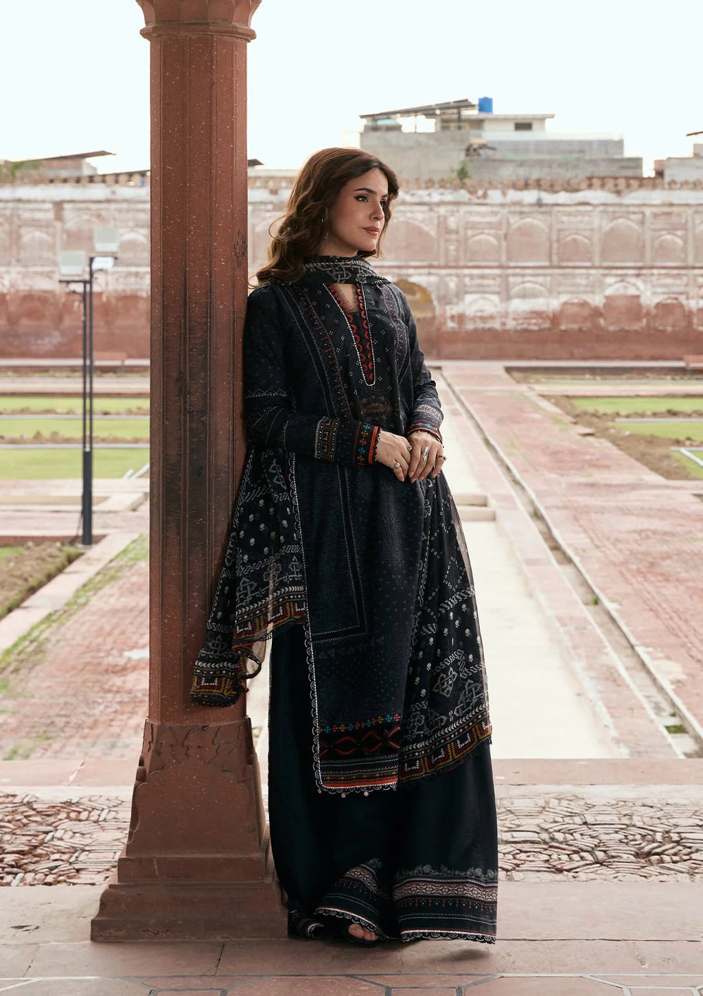 Kahf print lawn with chiffon dupatta