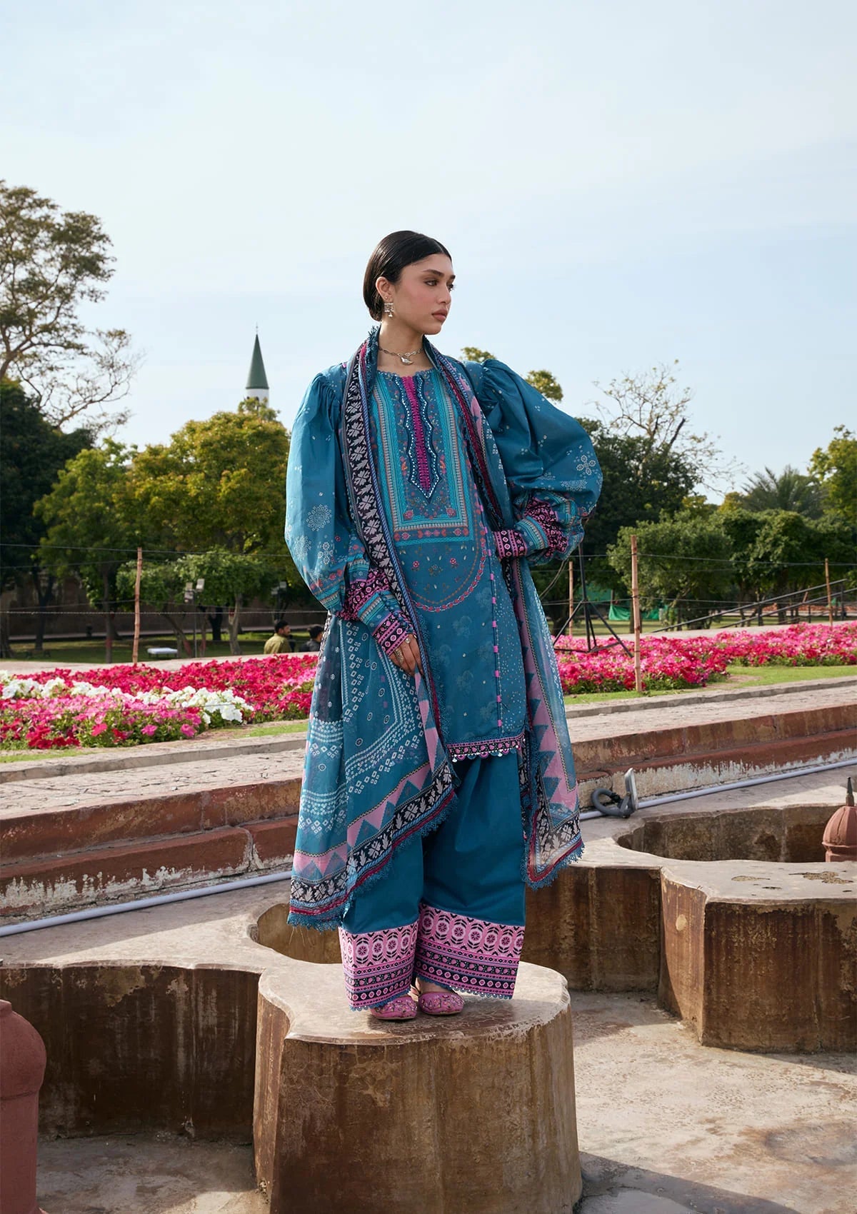Kahf print lawn with chiffon dupatta