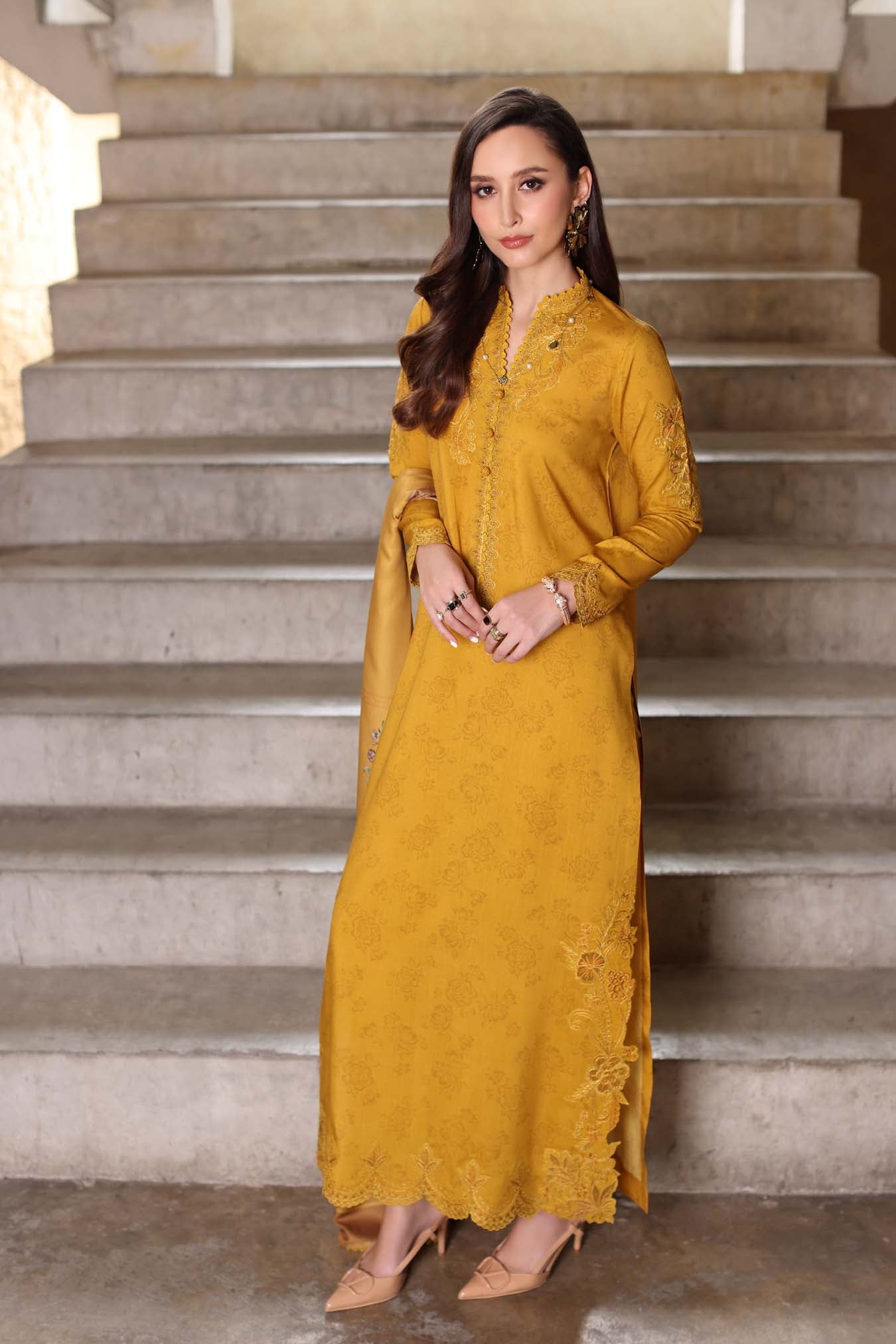 sadia asad  Linen