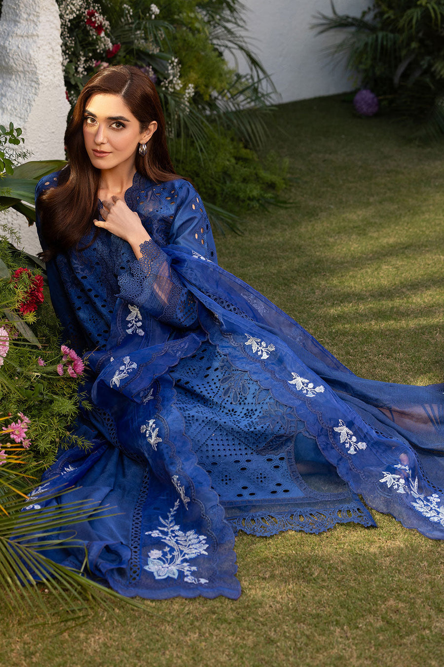 Sobia nazir luxury lawn 25