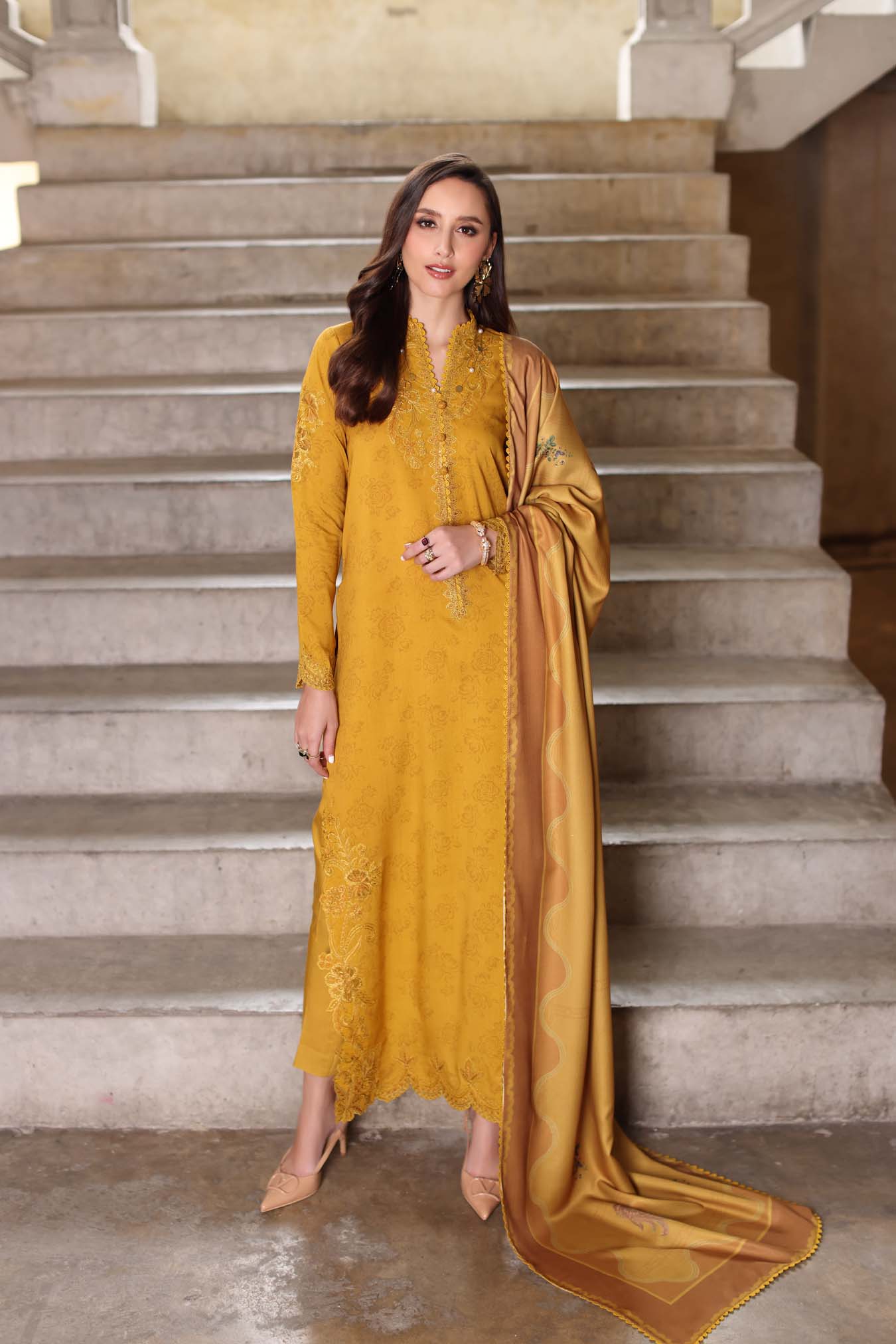 sadia asad  Linen