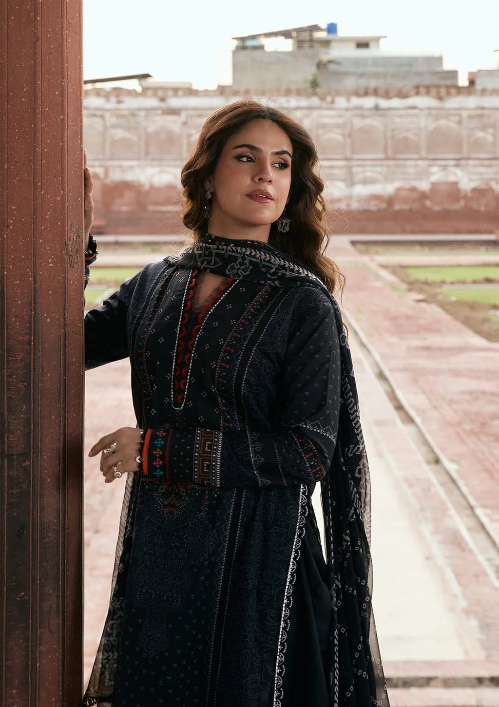 Kahf print lawn with chiffon dupatta