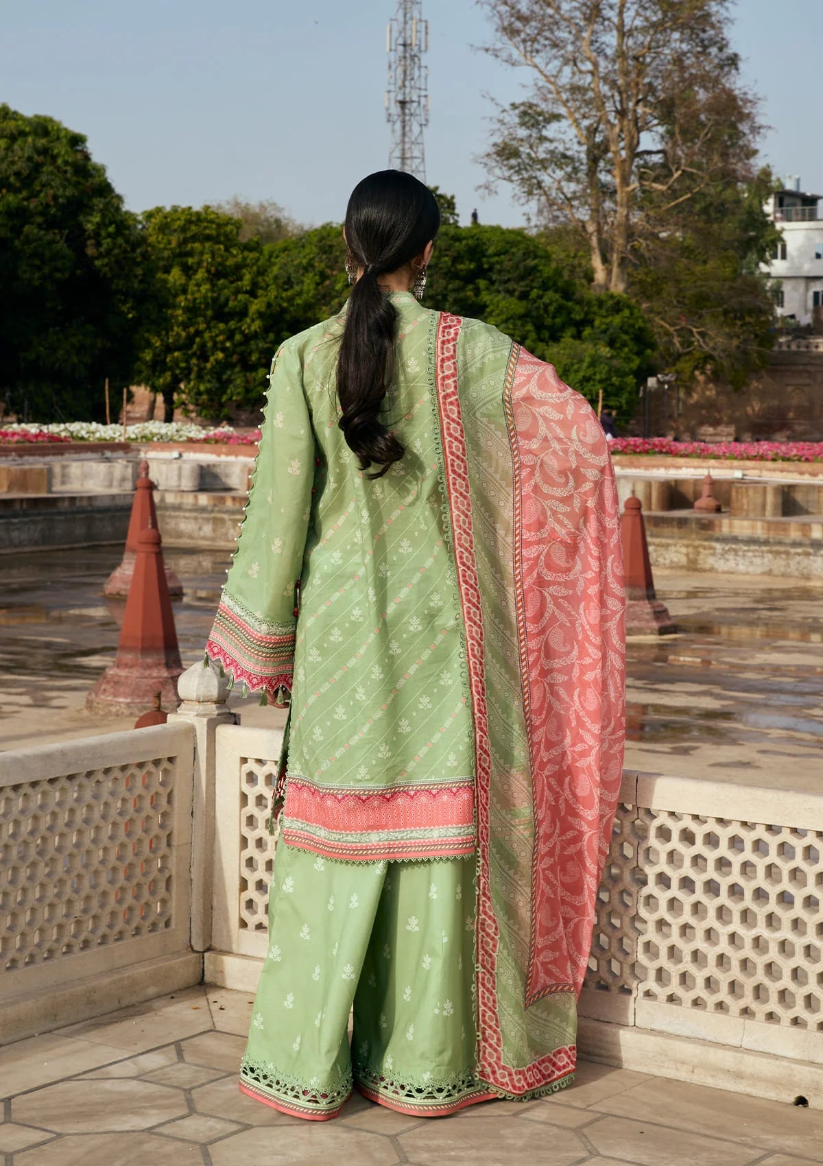 Kahf print lawn with chiffon dupatta