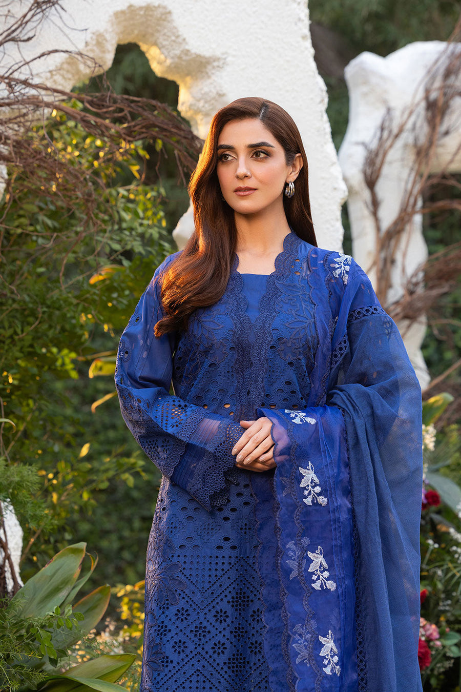 Sobia nazir luxury lawn 25