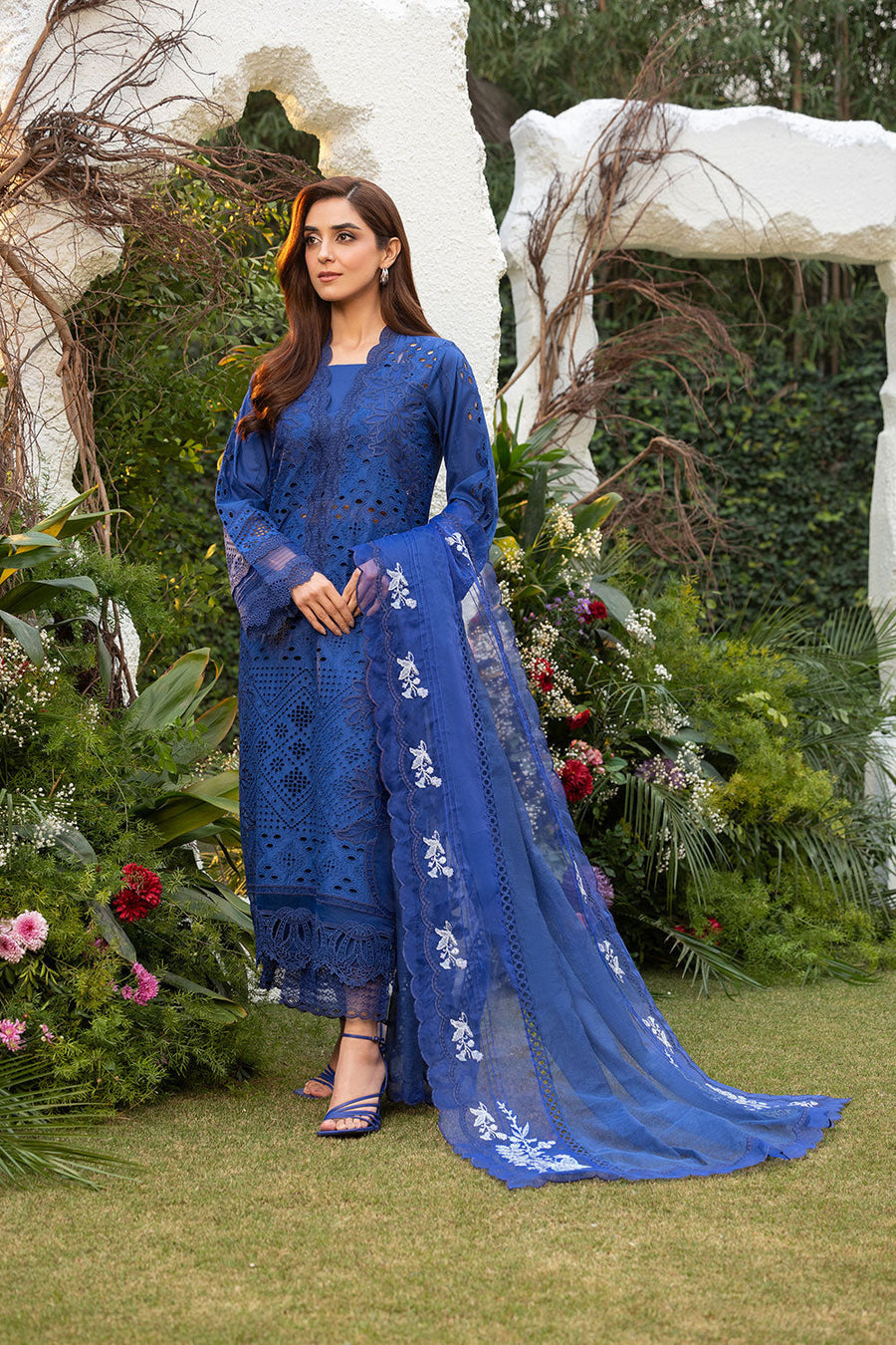 Sobia nazir luxury lawn 25