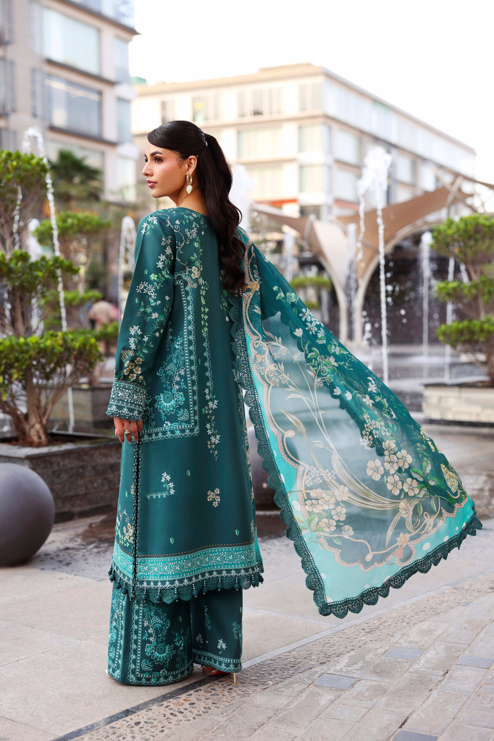 Naqsh Print lawn with chiffon dupatta