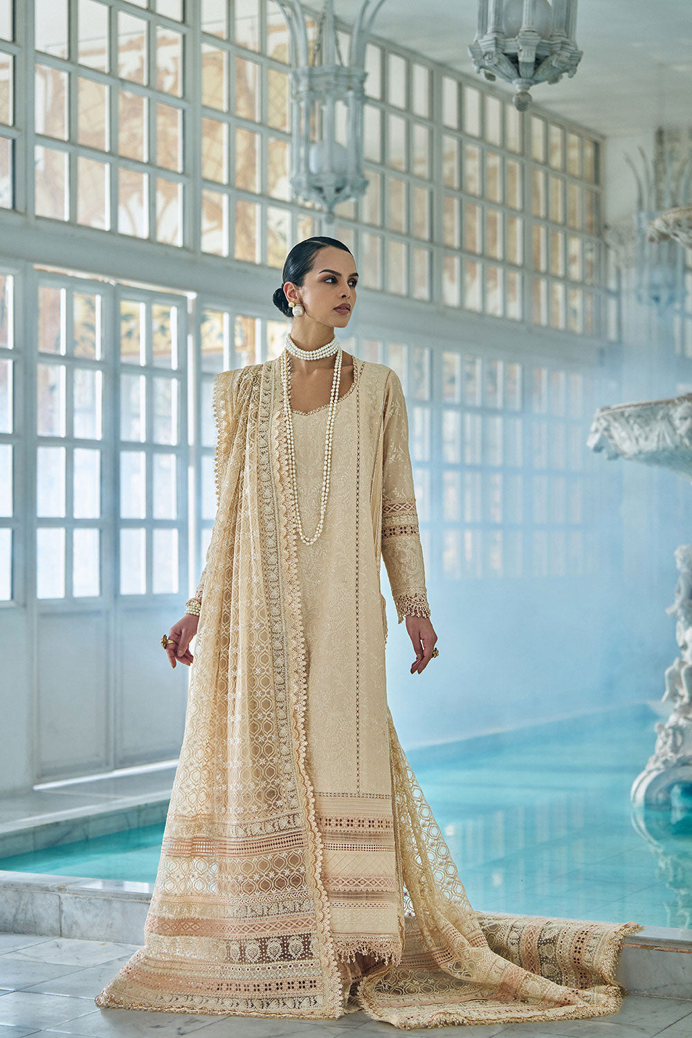 Sobia nazir luxury 26