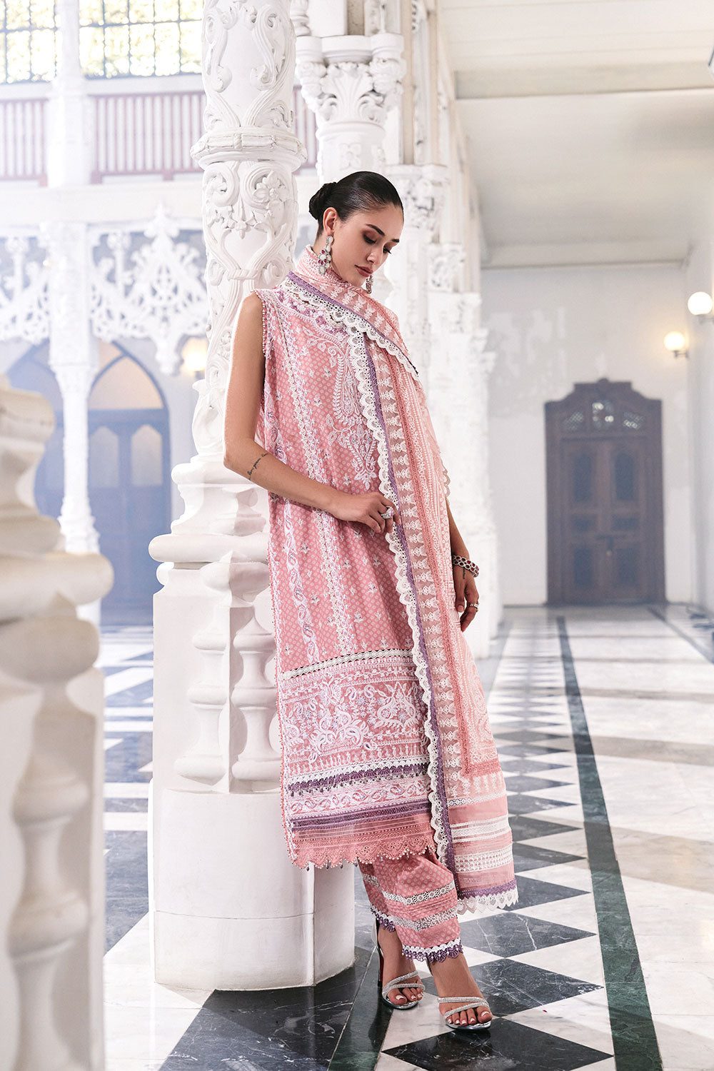 Sobia nazir luxury 26