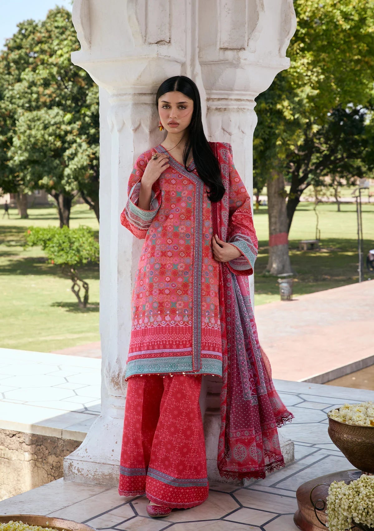 Kahf print lawn with chiffon dupatta