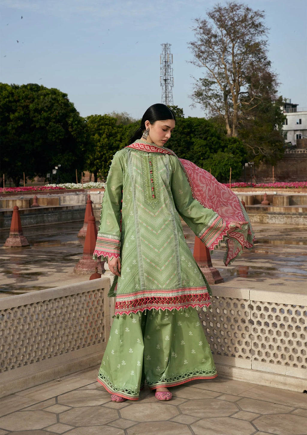 Kahf print lawn with chiffon dupatta