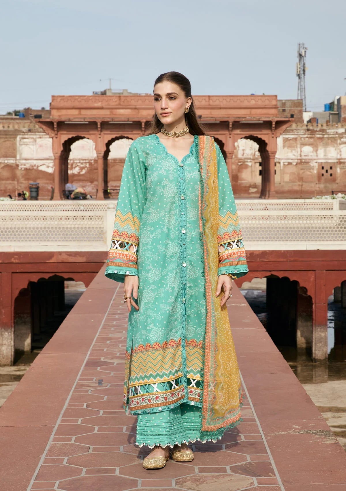 Kahf print lawn with chiffon dupatta