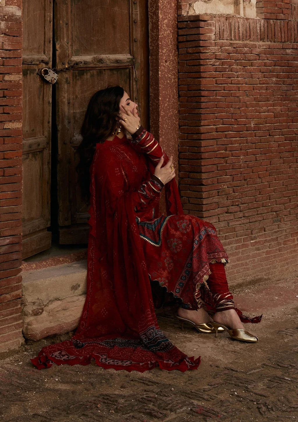 Kahf print lawn with chiffon dupatta