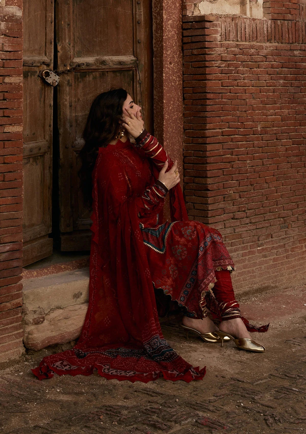 Kahf print lawn with chiffon dupatta