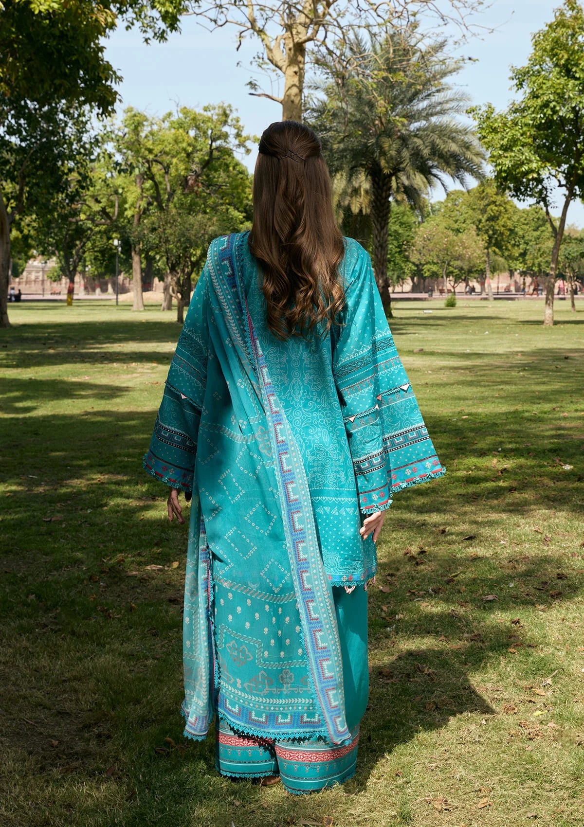 Kahf print lawn with chiffon dupatta