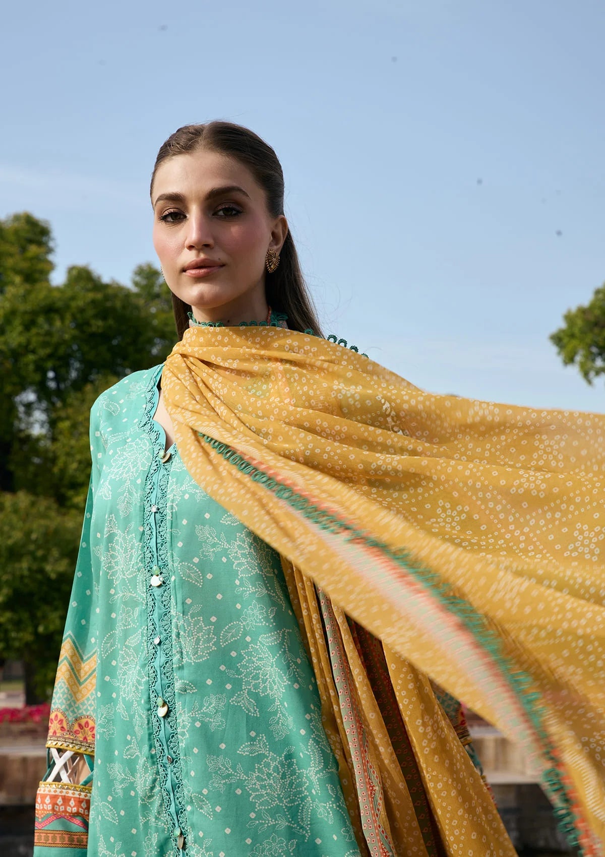 Kahf print lawn with chiffon dupatta