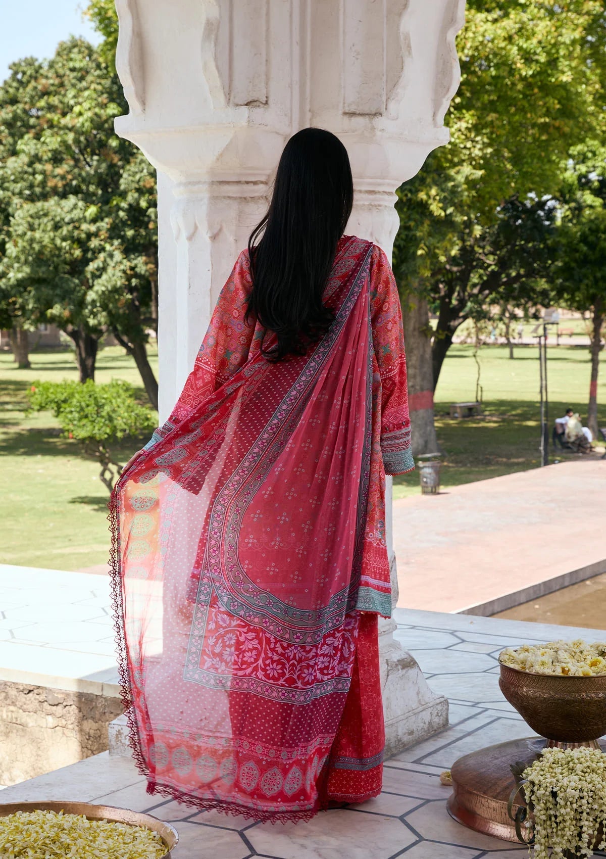 Kahf print lawn with chiffon dupatta