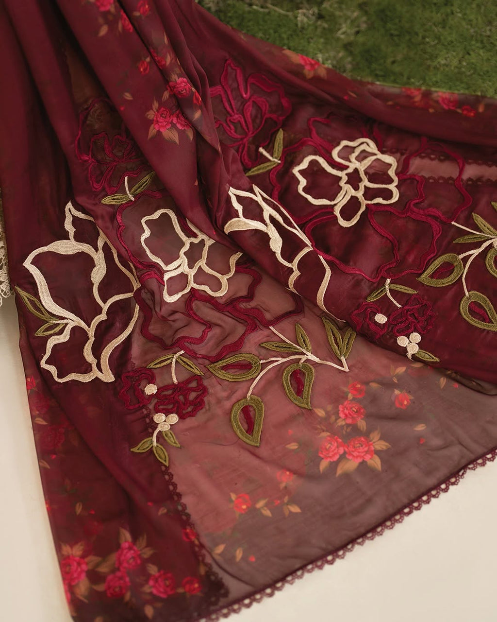 Iznik lawn