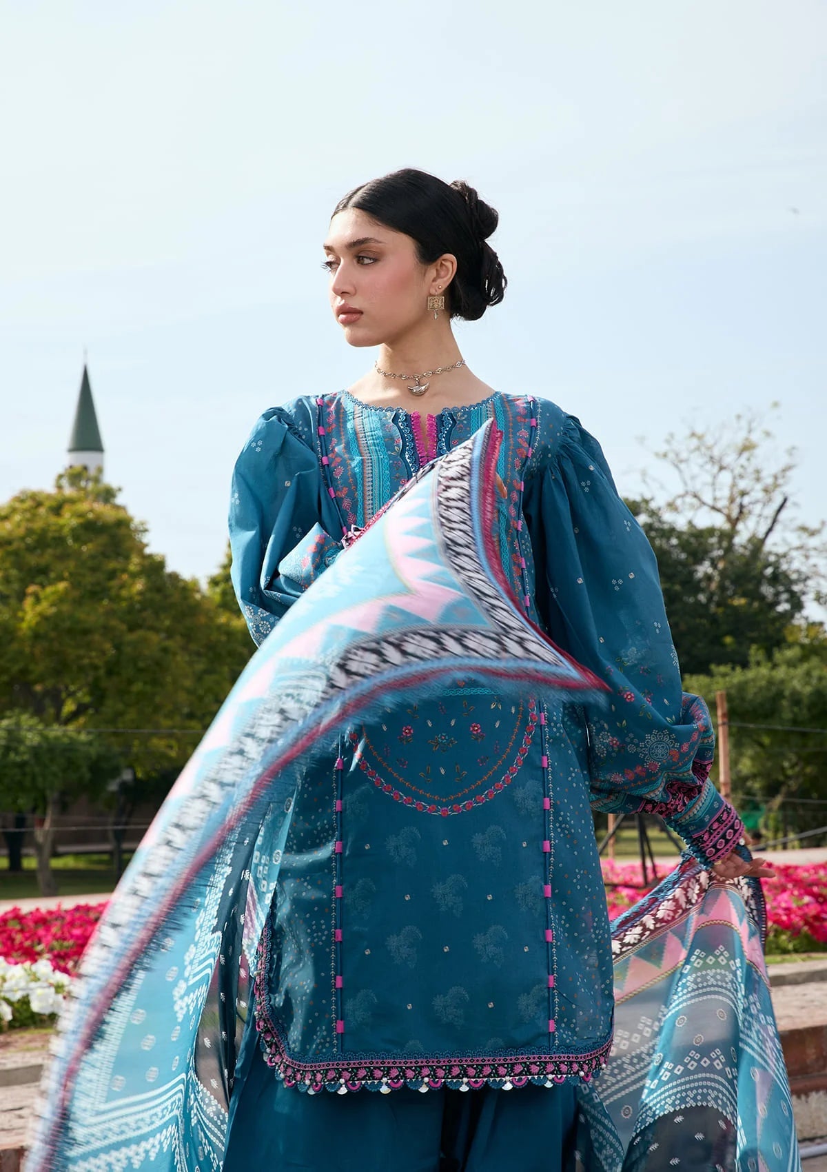 Kahf print lawn with chiffon dupatta