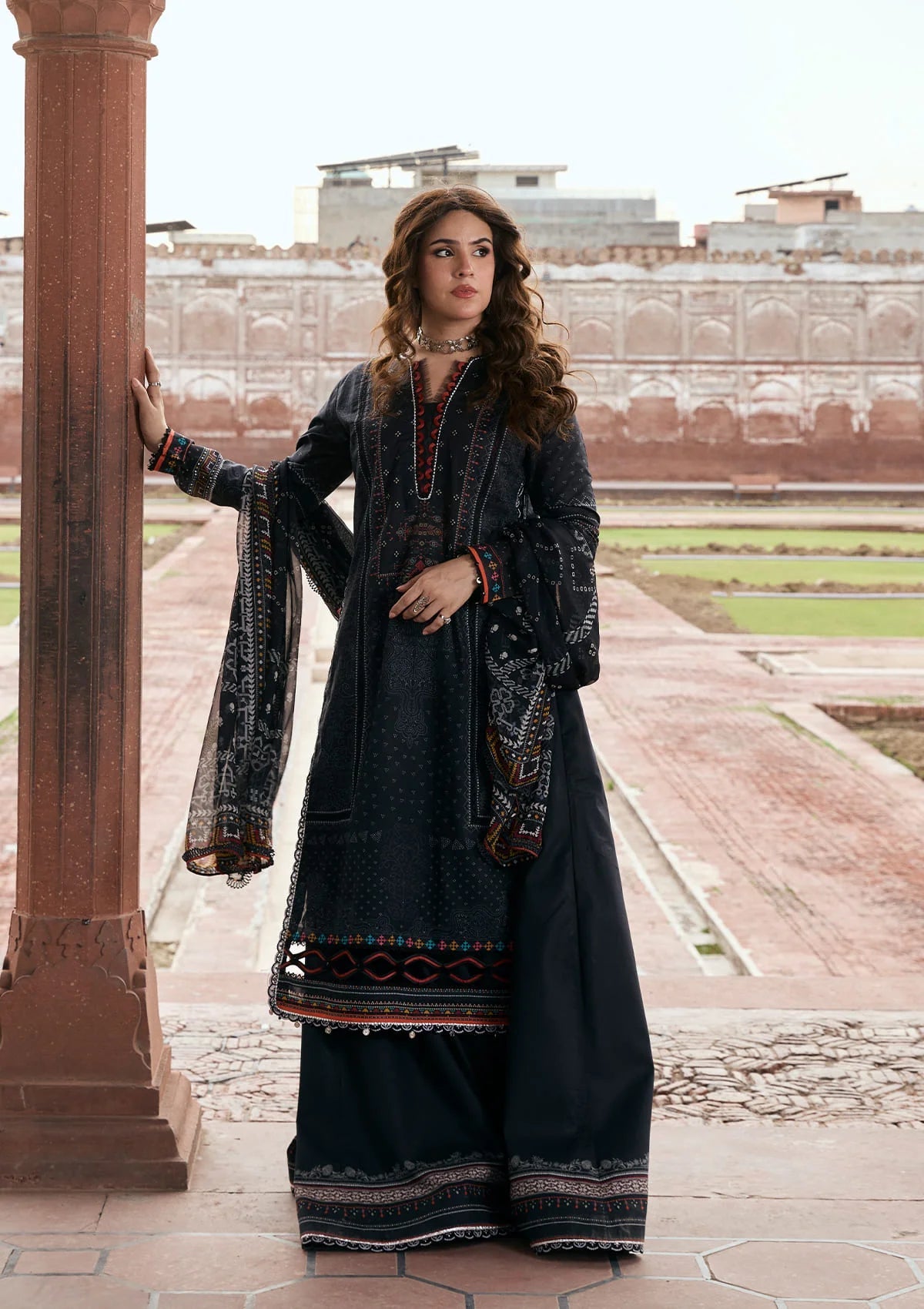 Kahf print lawn with chiffon dupatta