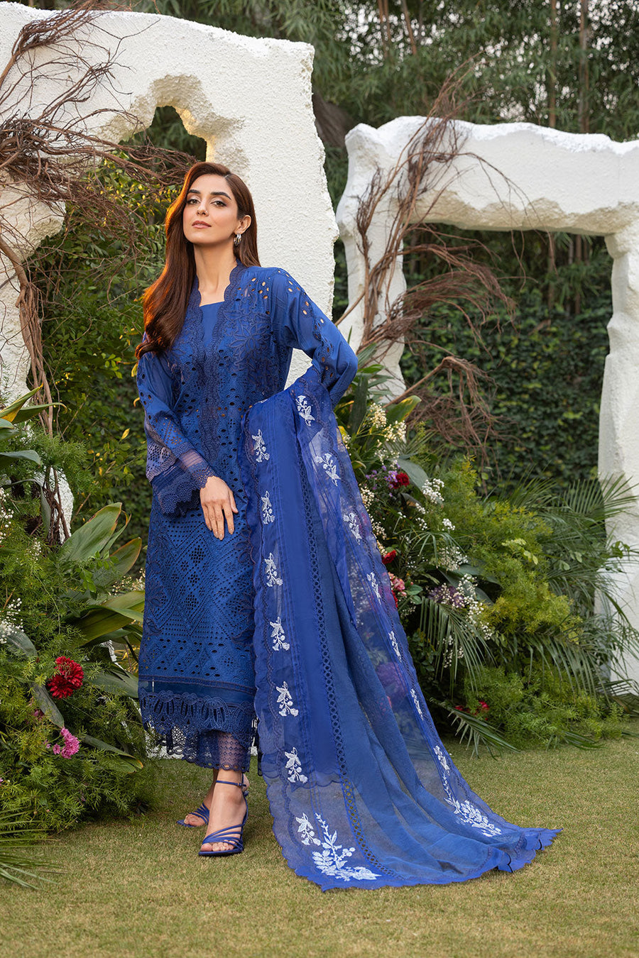 Sobia nazir luxury lawn 25