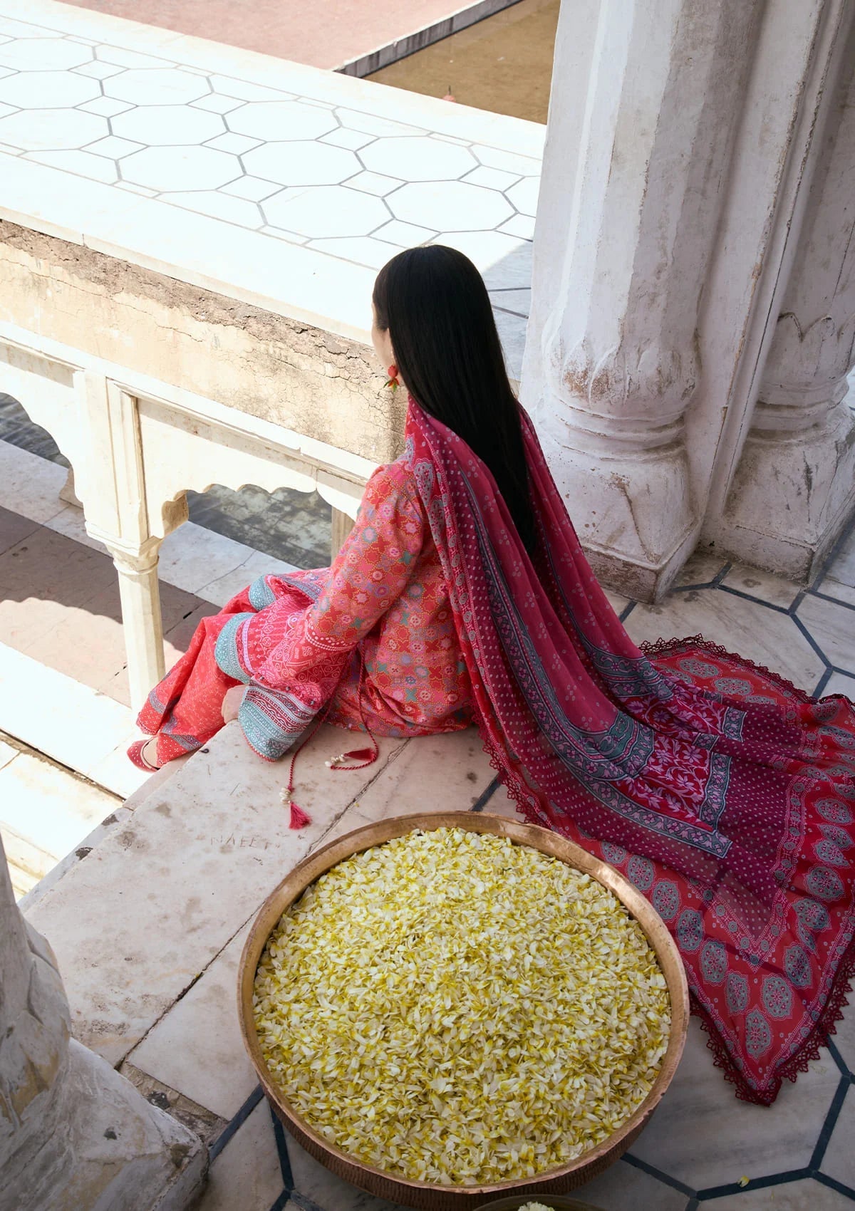 Kahf print lawn with chiffon dupatta