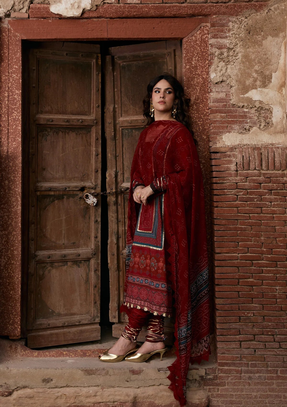 Kahf print lawn with chiffon dupatta