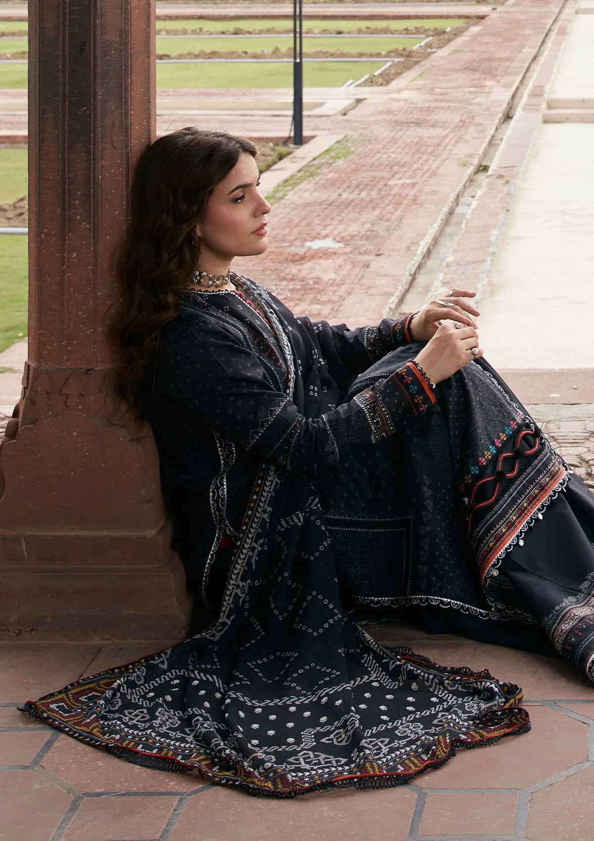 Kahf print lawn with chiffon dupatta