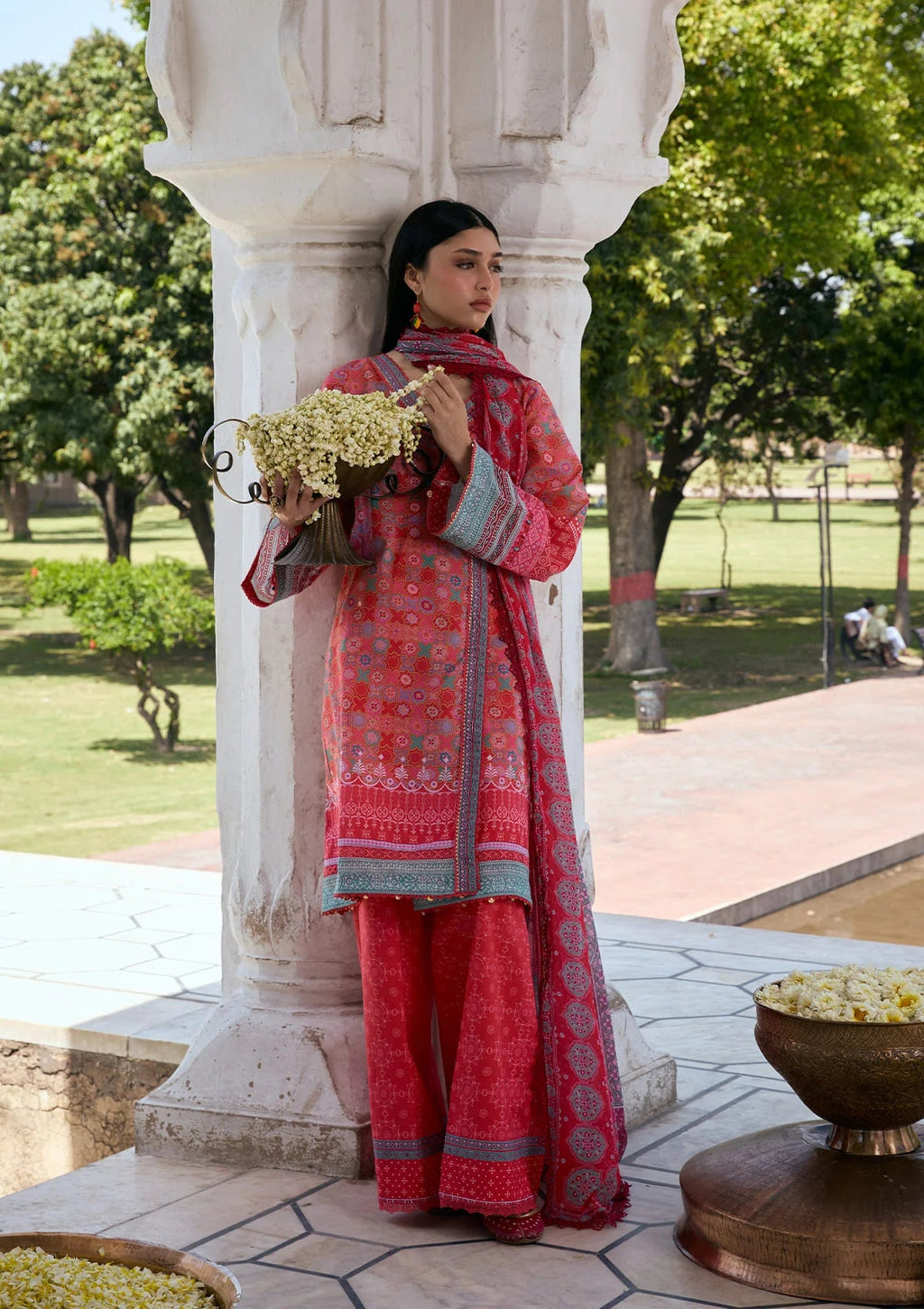 Kahf print lawn with chiffon dupatta