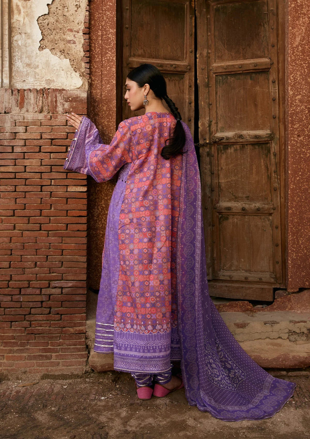 Kahf print lawn with chiffon dupatta