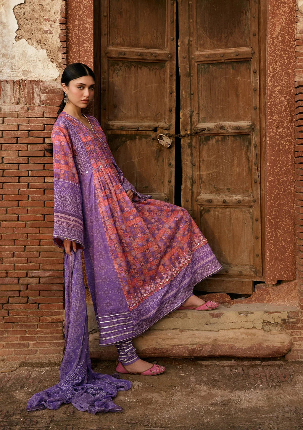Kahf print lawn with chiffon dupatta