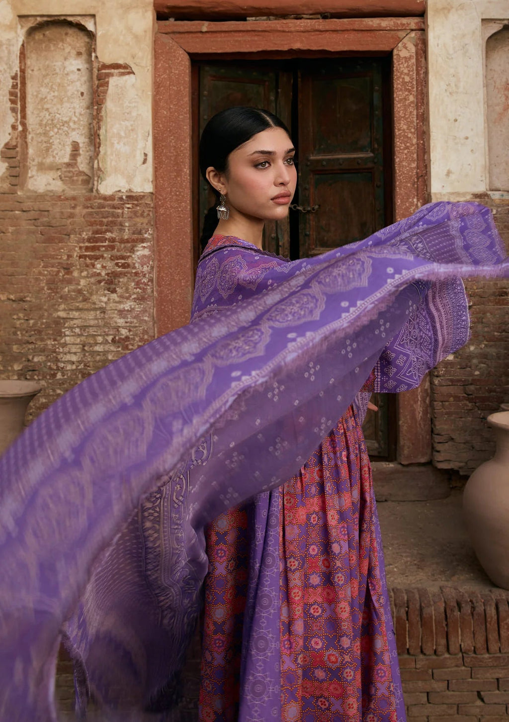 Kahf print lawn with chiffon dupatta