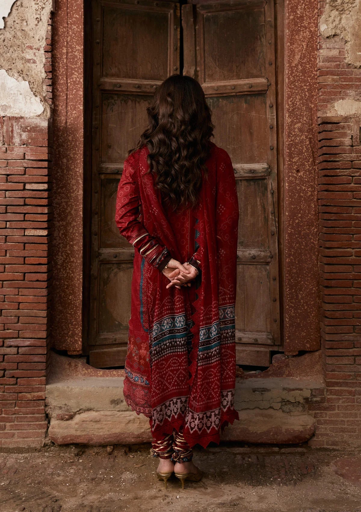 Kahf print lawn with chiffon dupatta