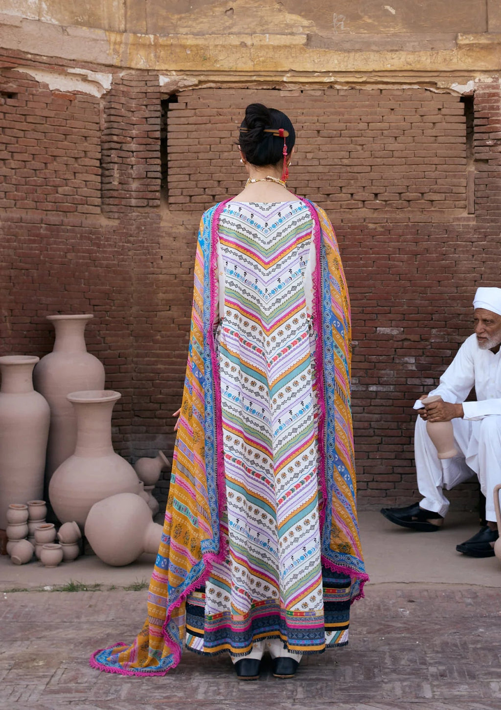 Kahf print lawn with chiffon dupatta