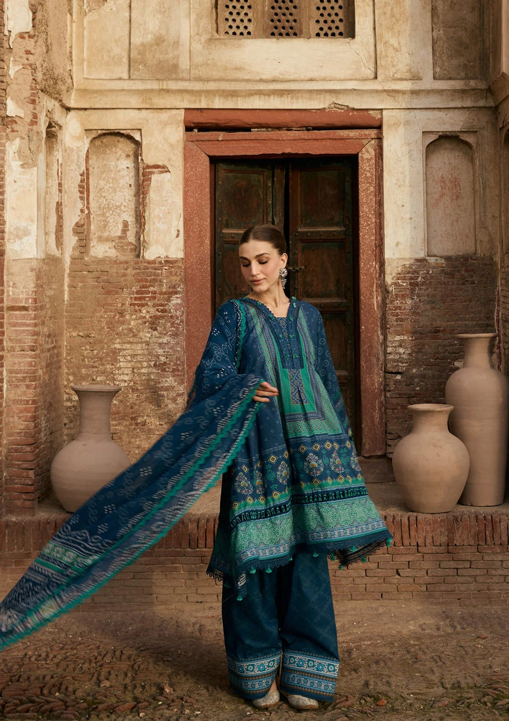 Kahf print lawn  with Chiffon Dupatta
