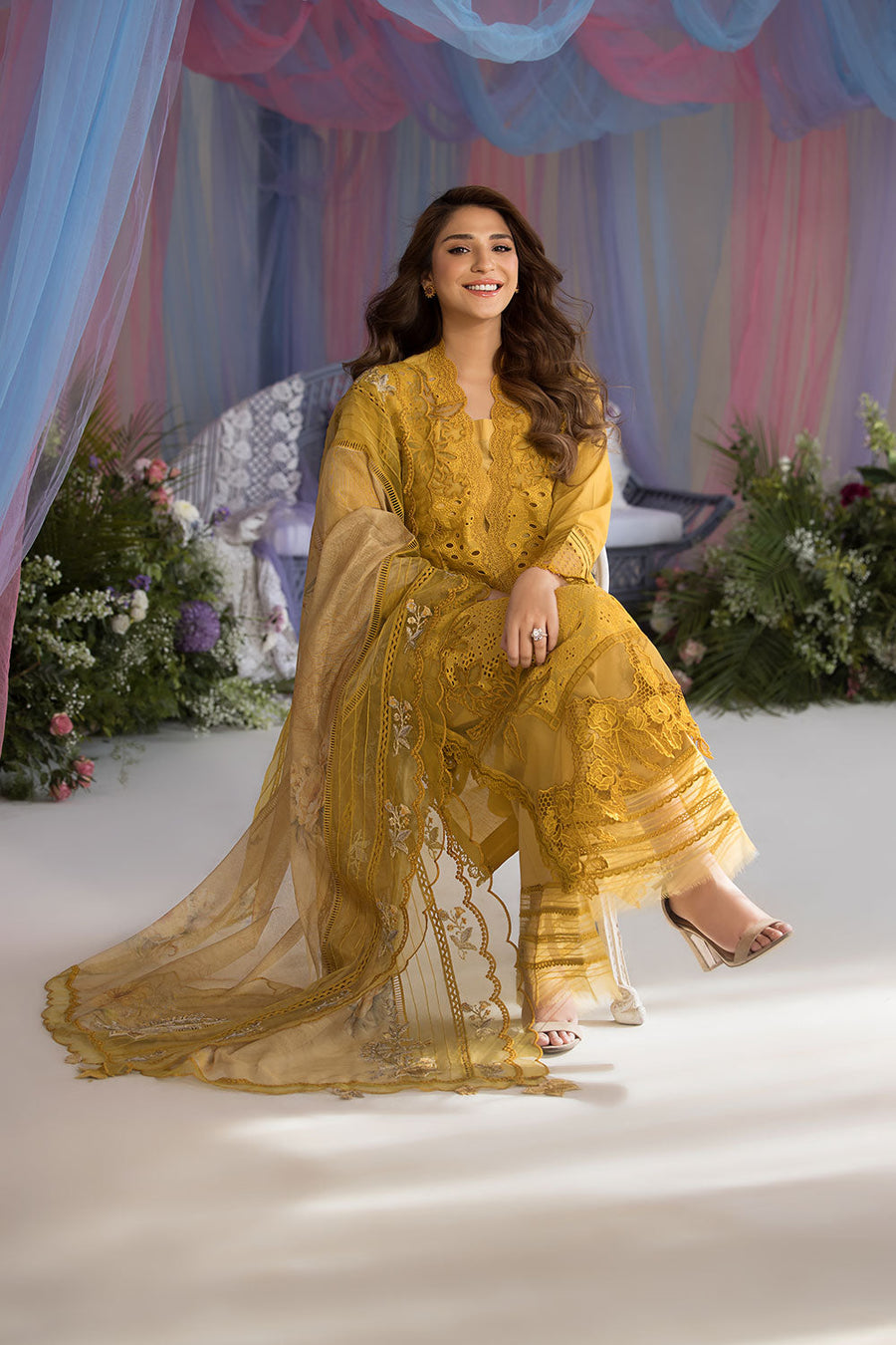 Sobia nazir luxury lawn 25
