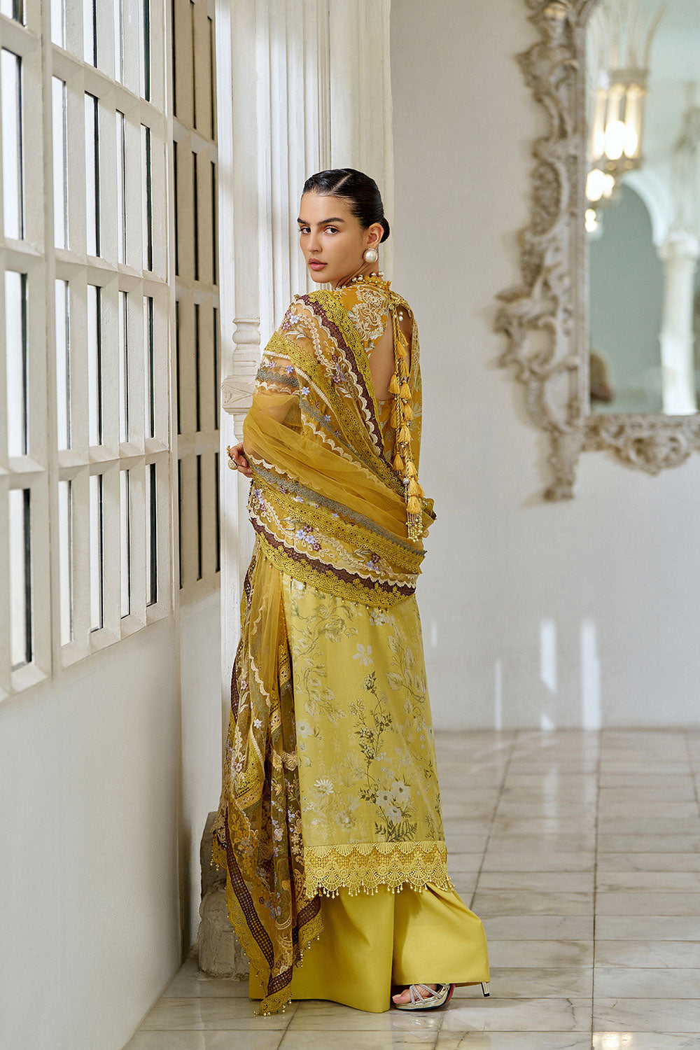 Sobia nazir luxury 26