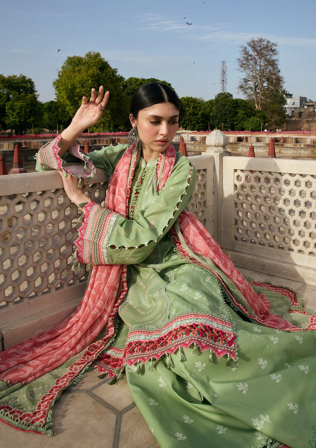 Kahf print lawn with chiffon dupatta