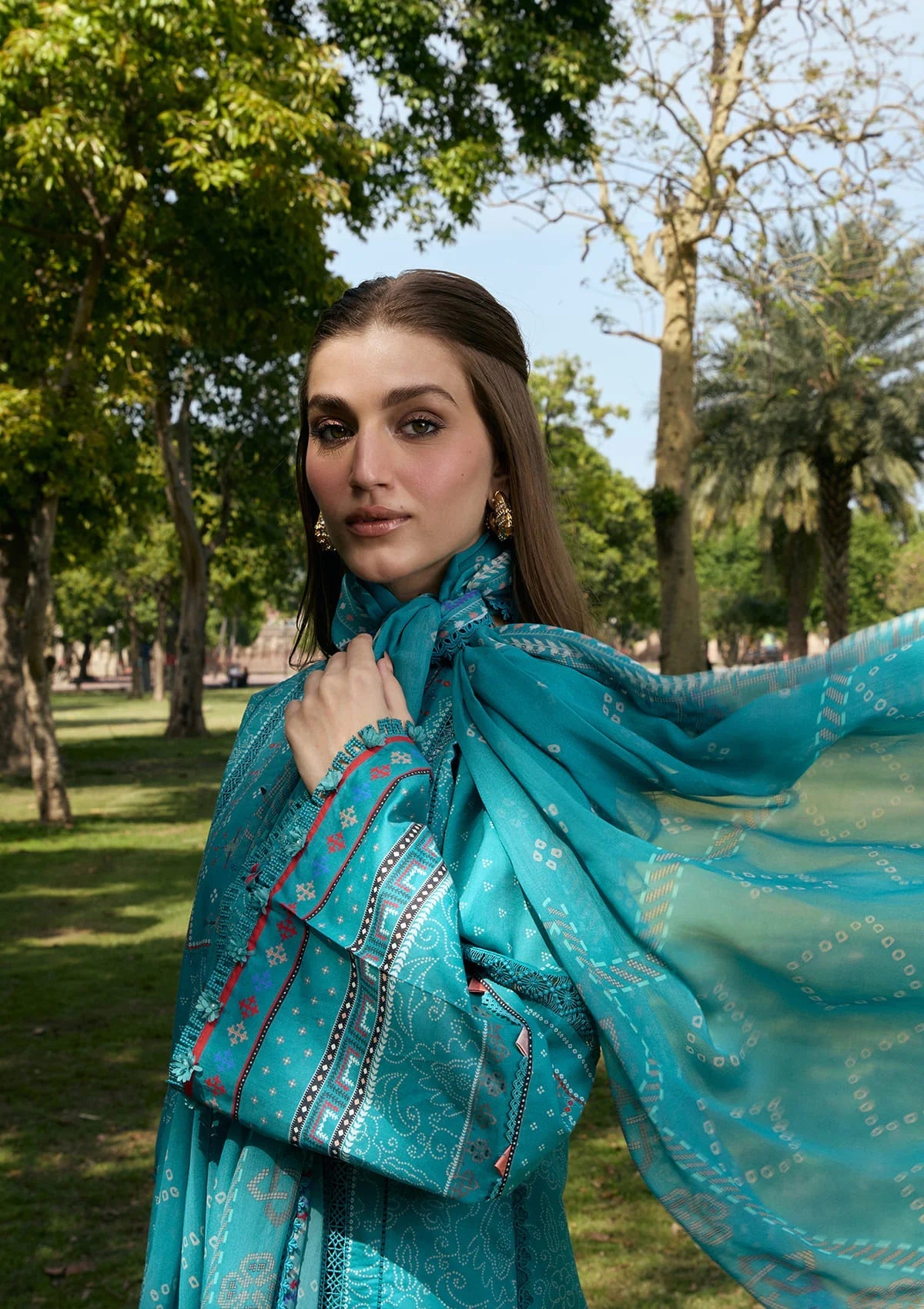 Kahf print lawn with chiffon dupatta