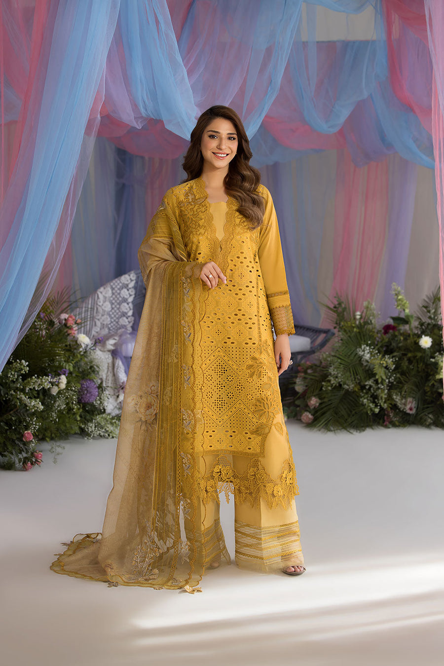 Sobia nazir luxury lawn 25