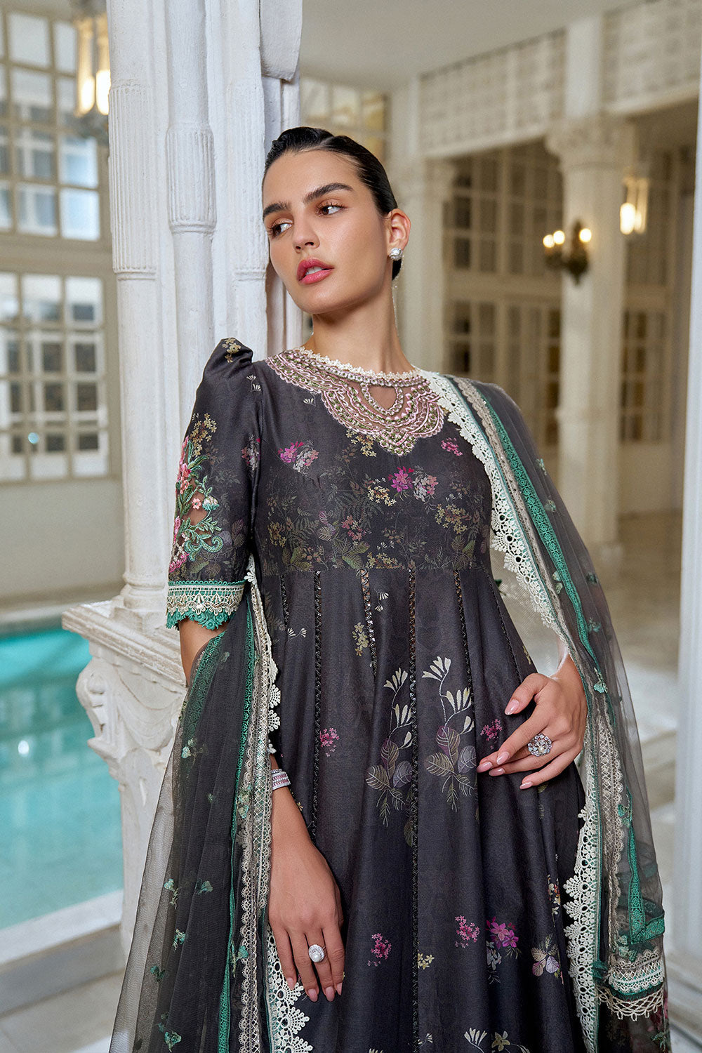 Sobia nazir luxury 26