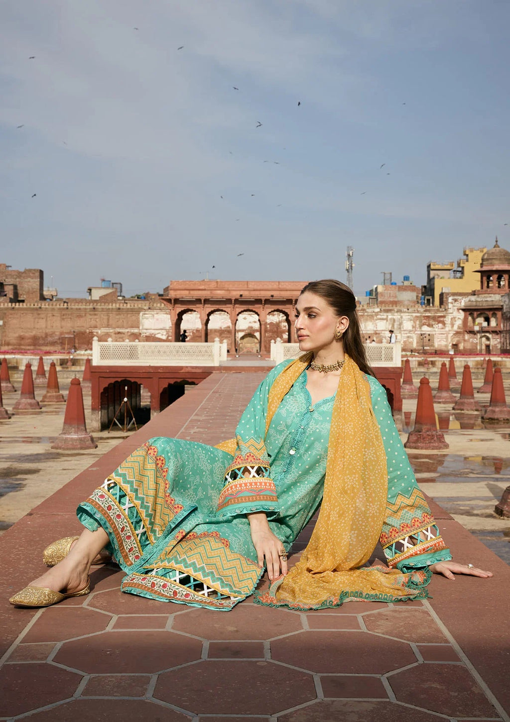 Kahf print lawn with chiffon dupatta