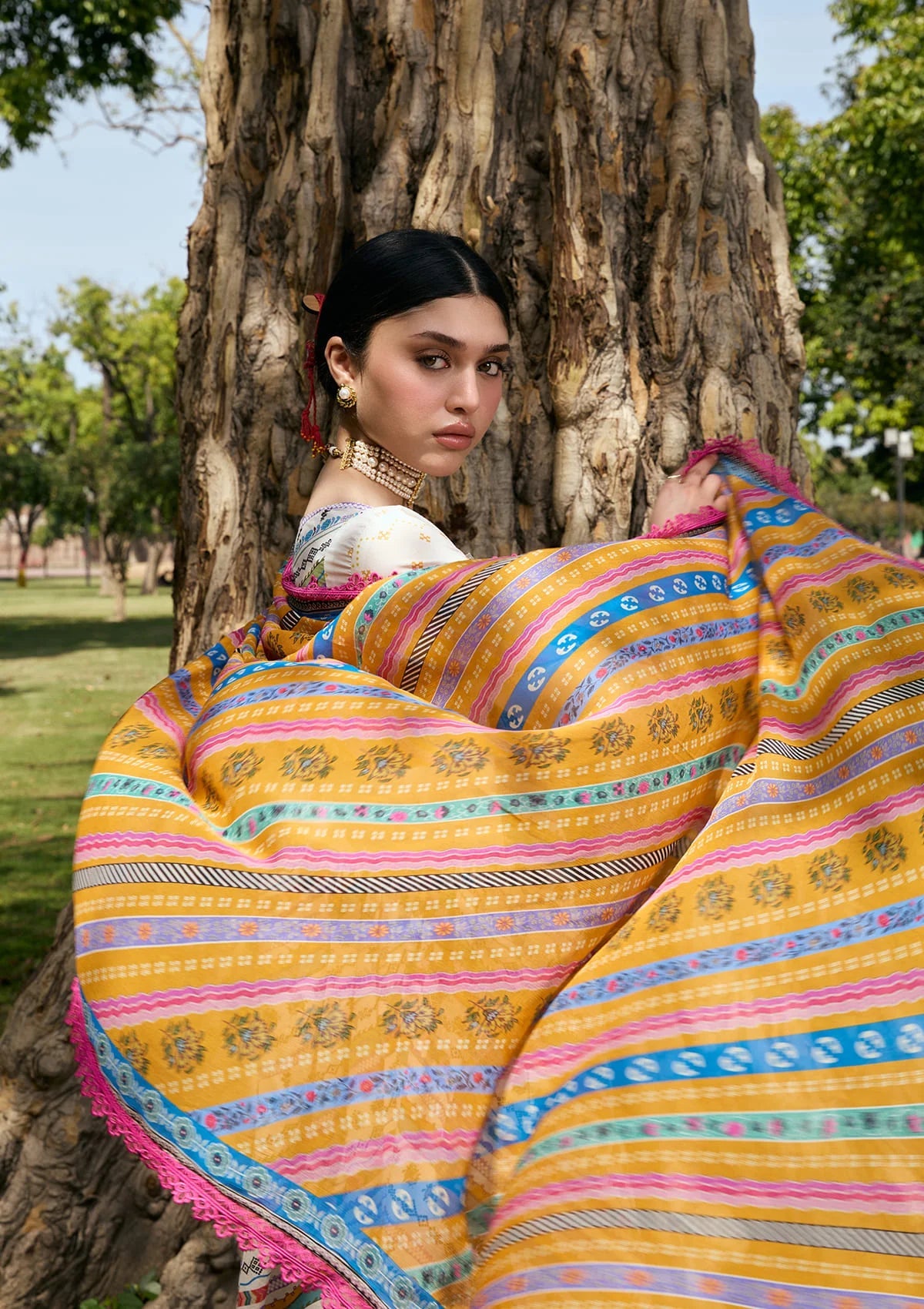 Kahf print lawn with chiffon dupatta