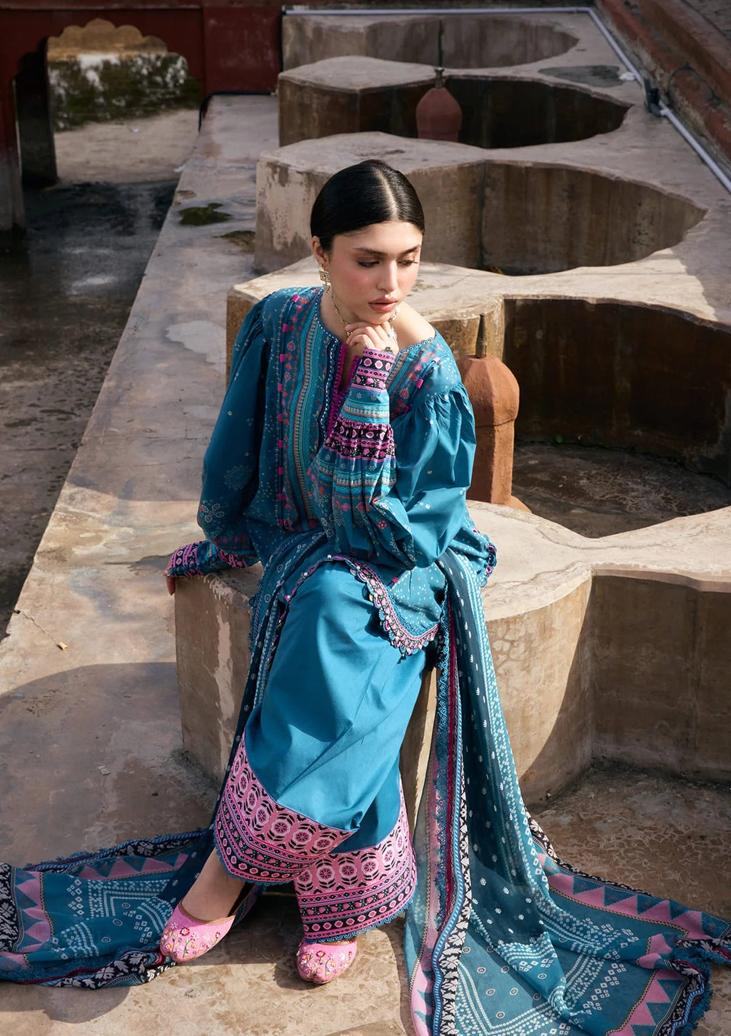 Kahf print lawn with chiffon dupatta