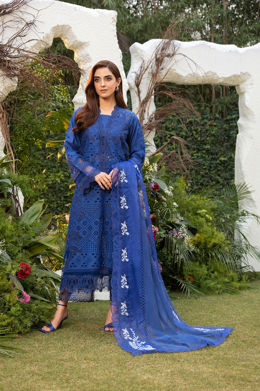 Sobia nazir luxury lawn 25